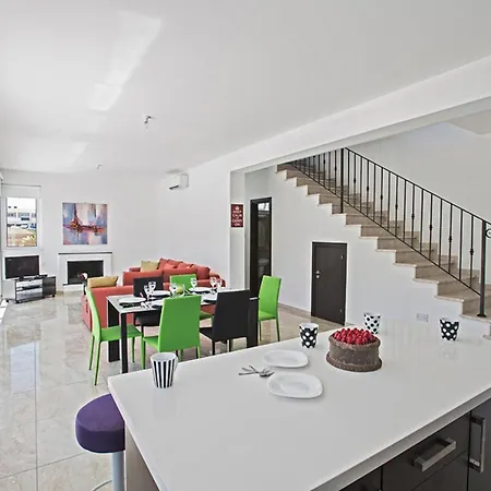 Beautiful With Private Pool 1295 Paralimni