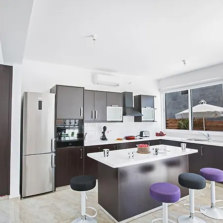 Beautiful With Private Pool 1295